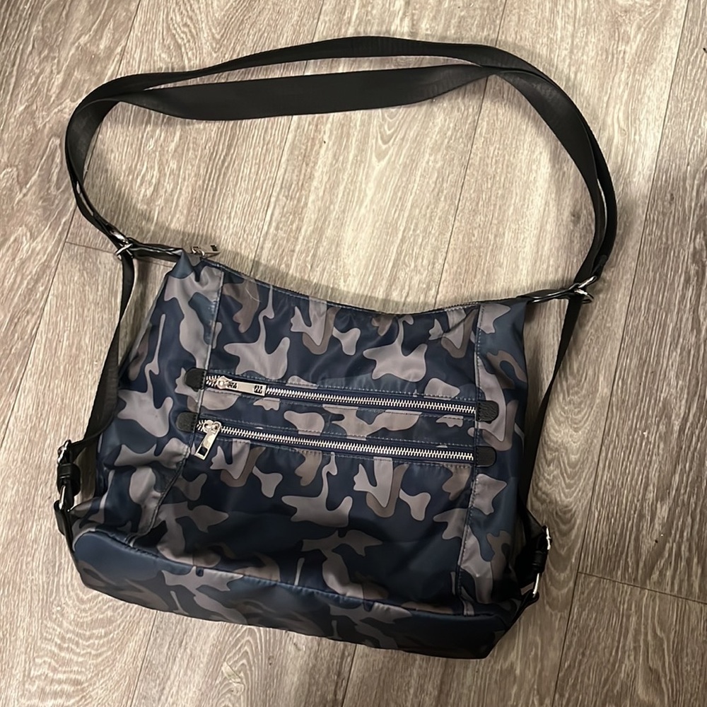 Sondra Robertson    Camouflage Nylon cross body bag in excellent condition